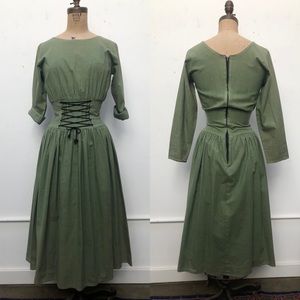 Green cotton dress with lace up waist